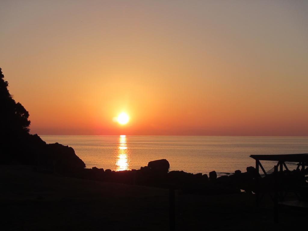 Хостел Amakusa West Coast Backpackers Fu-Raibou Экстерьер фото